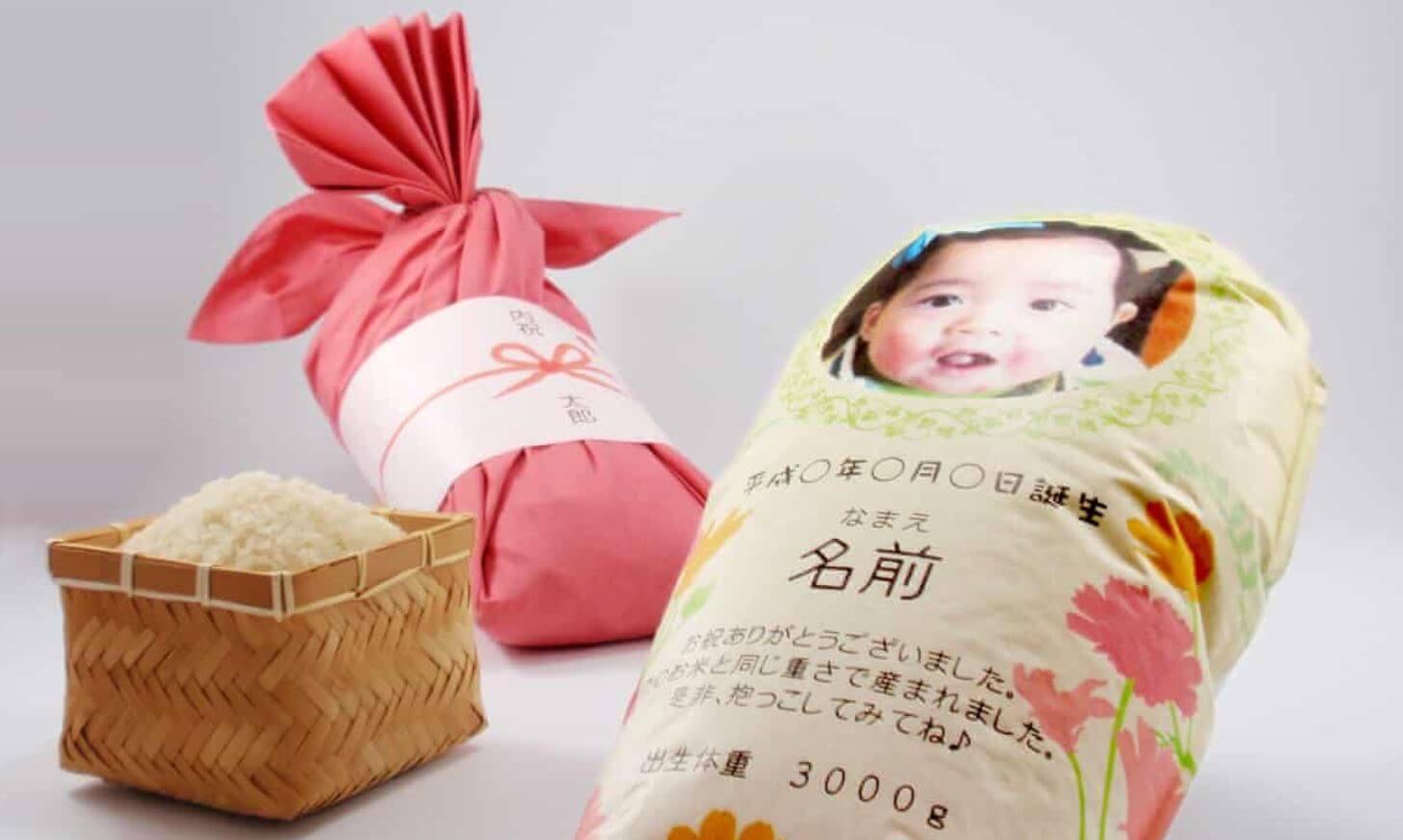 Geschenk von Eltern: Sie verschicken Reissäcke, die aussehen wie ihr Baby