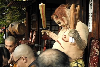 Setsubun: Das japanische Bohnenwurf-Festival auf Dämonen